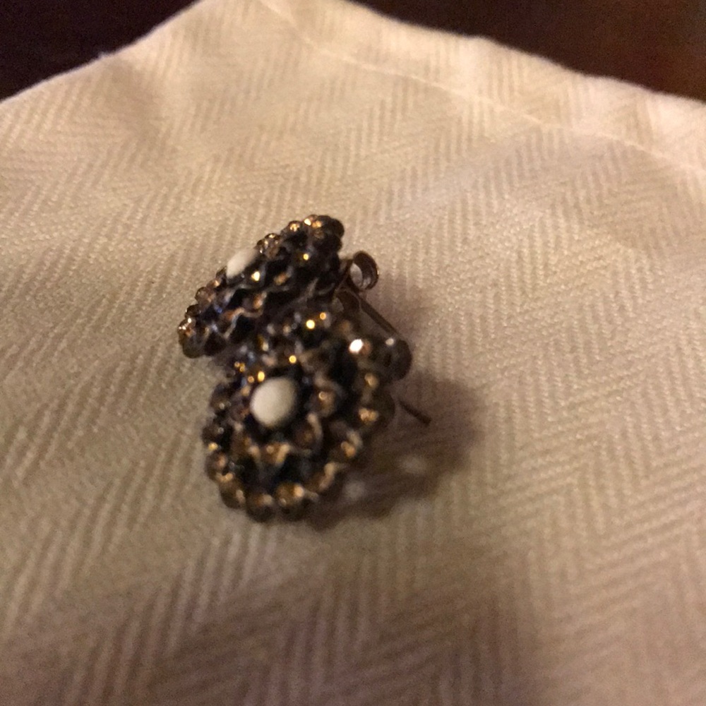Statement studs - Picture 3 of 4